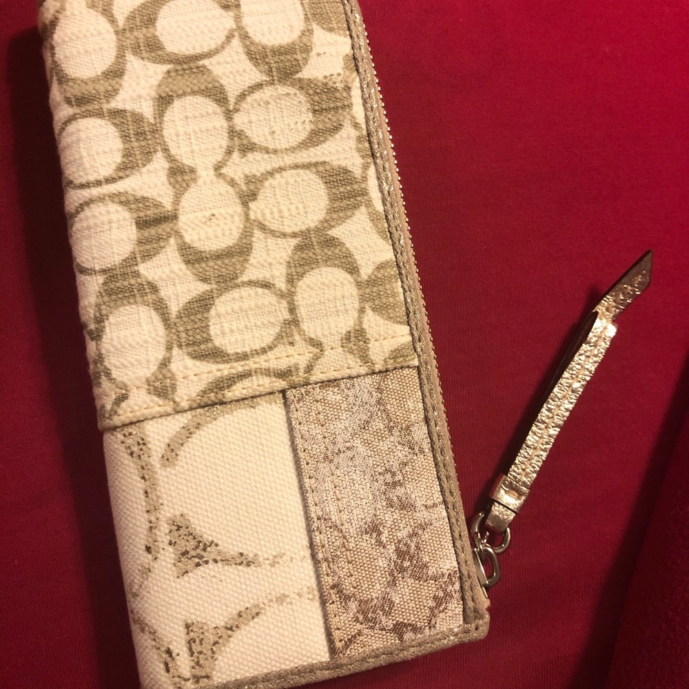 Coach Poppy Wallet - Picture 2 of 5